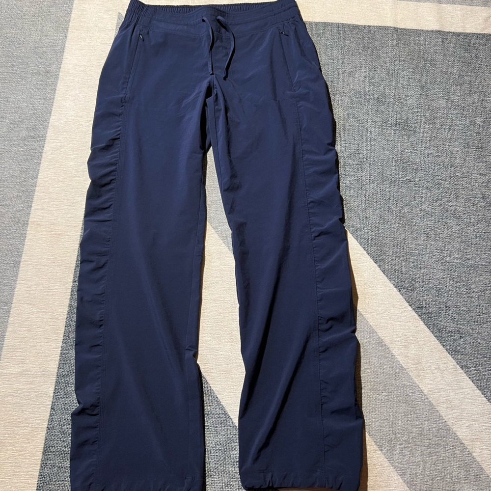Athleta Navy La Viva Pant - size 8 *EUC*